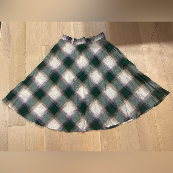 Jazzy A-line Skirt in Green Plaid - Picture 3 of 6